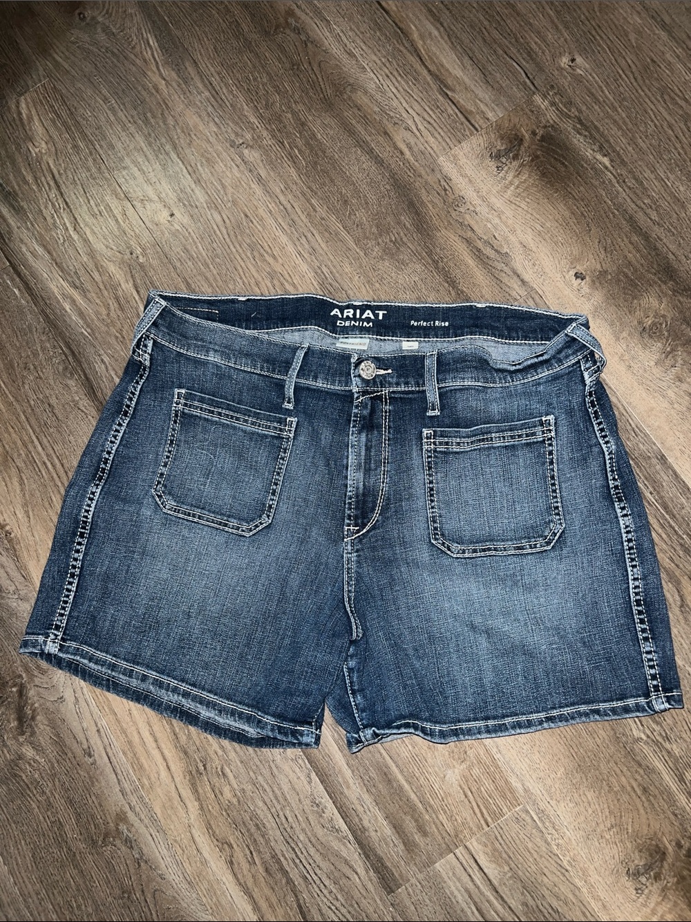 Ariat boyfriend shorts perfect rise sz 34r